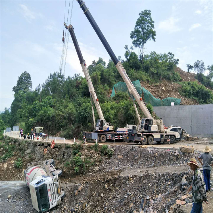 叶县汽车掉沟里叫吊车救援要多少钱